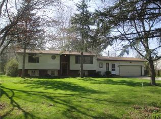 3910 Coomer Rd, Newfane, NY 14108