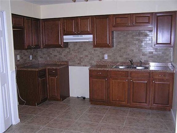 2nd image of 531 N Summit Ave