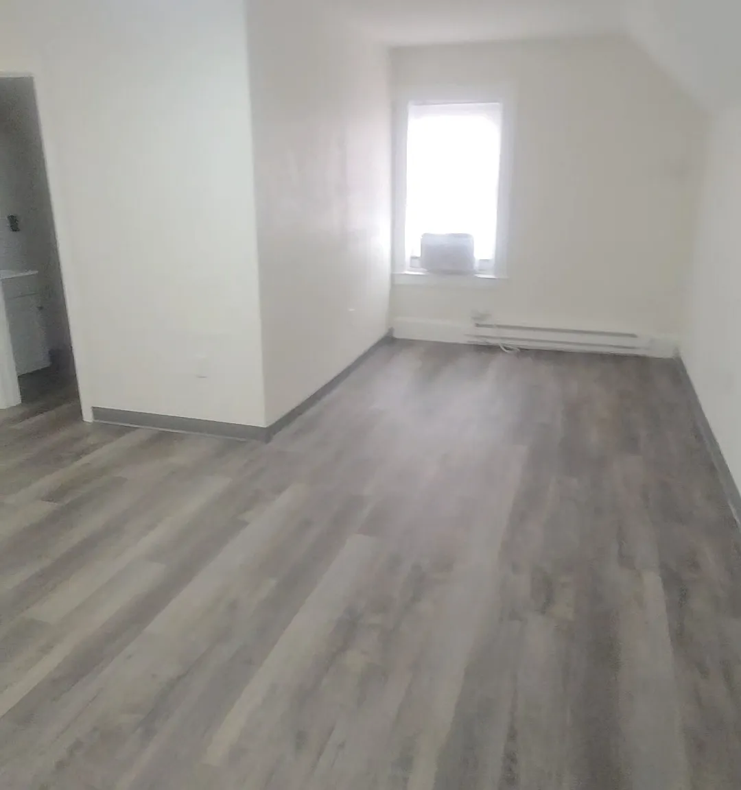 3 bed, 1000 sqft, $2,700 — Photo 4