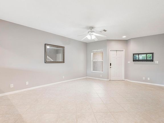 4th image of 1527 Barrymore Court