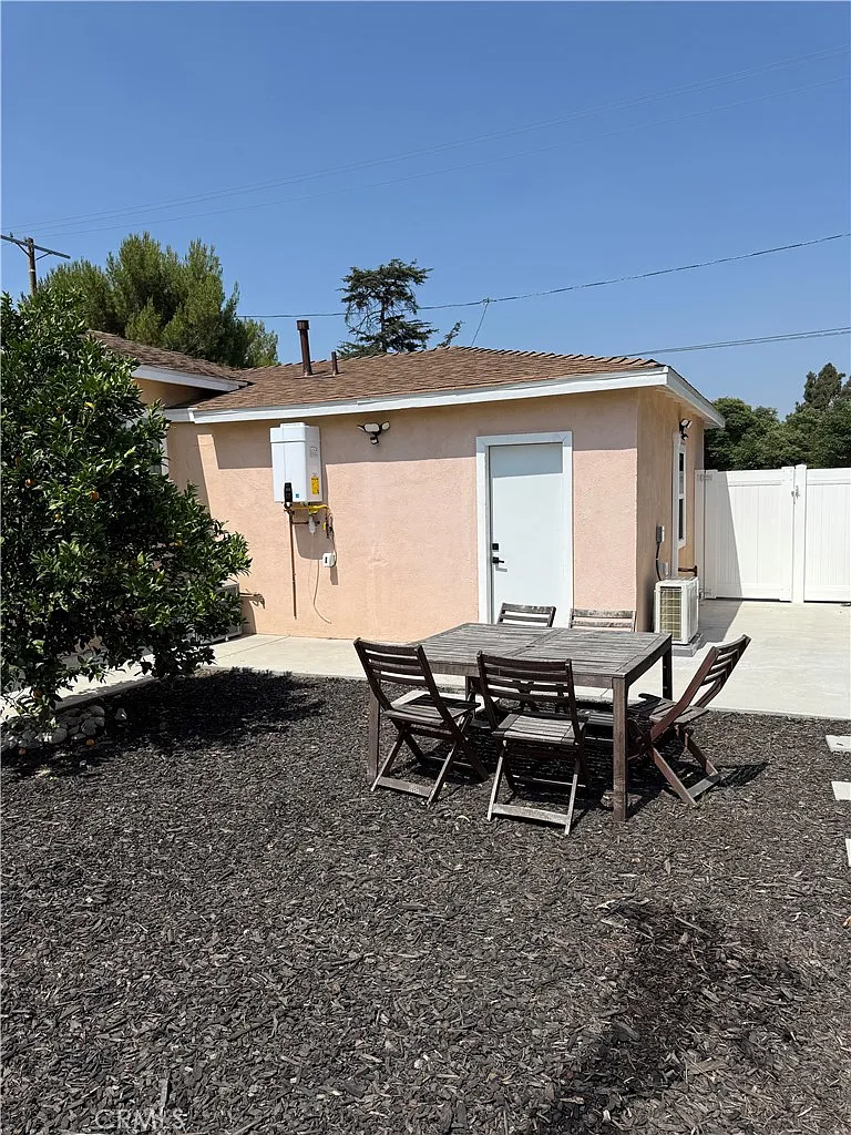 1 bed, 400 sqft, $1,750 — Photo 2