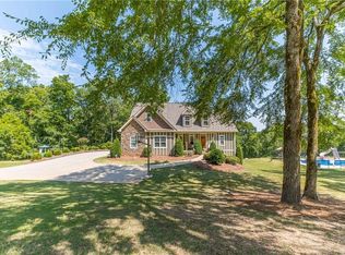1625 Maple Ridge Dr, Loganville, GA 30052