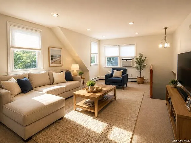 547 W Walnut St #UPPER — Photo 4