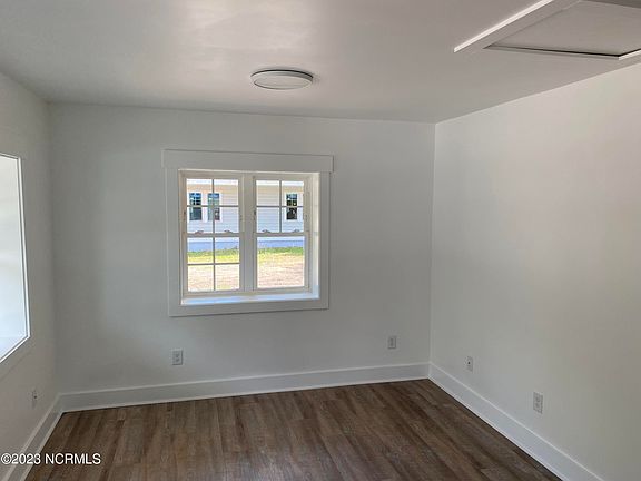2nd image of 206 Cedar St