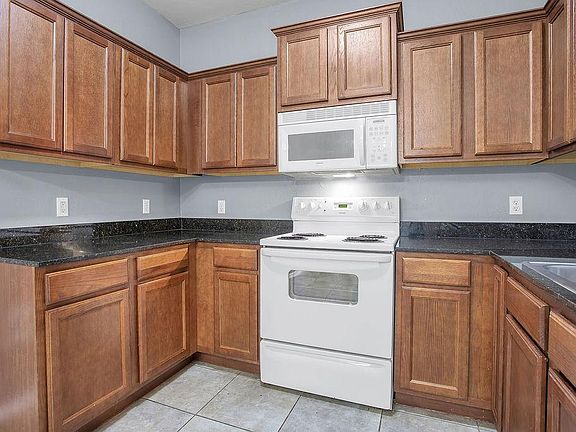 4th image of 1501 Tahoe Ln
