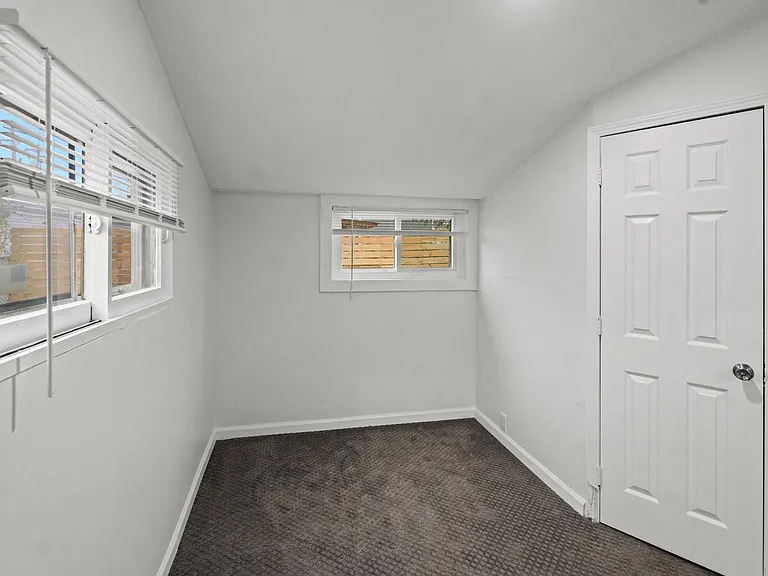 1019 York St — Photo 6