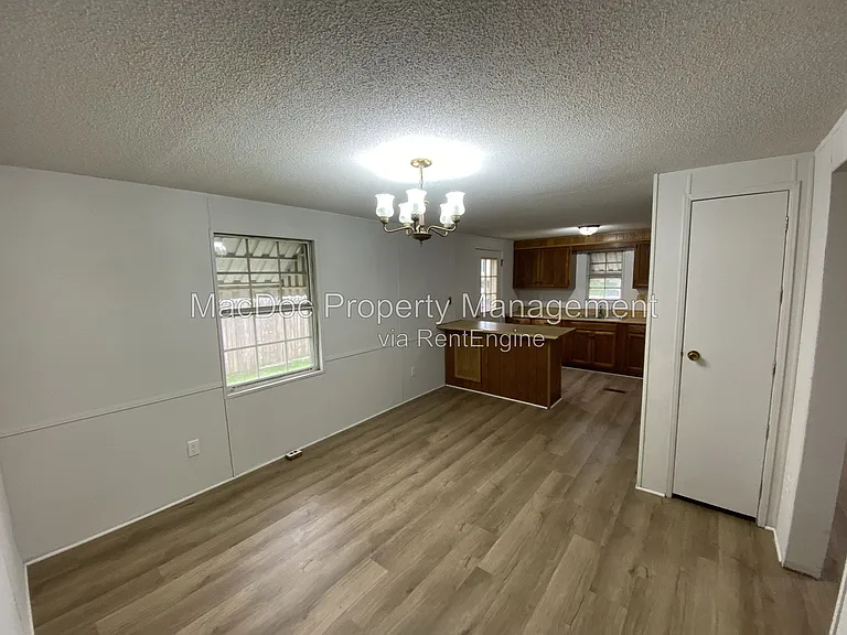 900 White St — Photo 6
