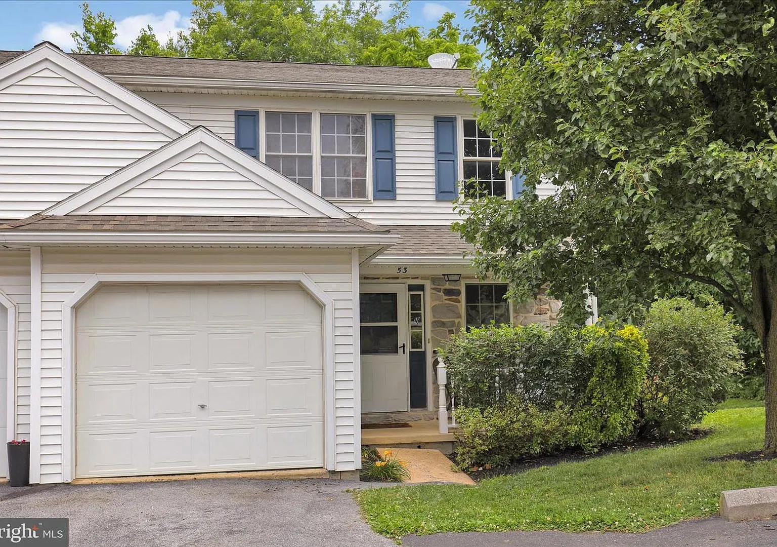 3 Bed 3 Bath Updated Townhouse In Lititz — Photo 1