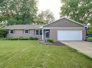 1109 Sunny Acres Rd, Mahomet, IL 61853