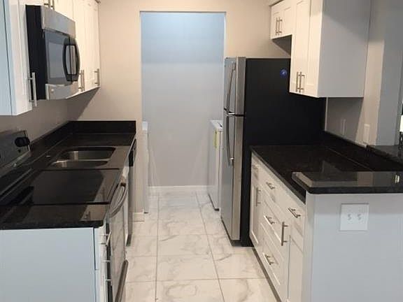 2nd image of 2937 Winkler Ave APT 1208