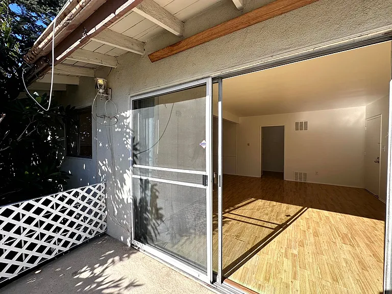 5748 Hazeltine Ave. — Photo 11