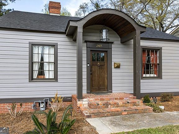 3rd image of 2485 Carlton Way