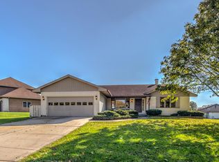861 Groton Ln, Bartlett, IL 60103