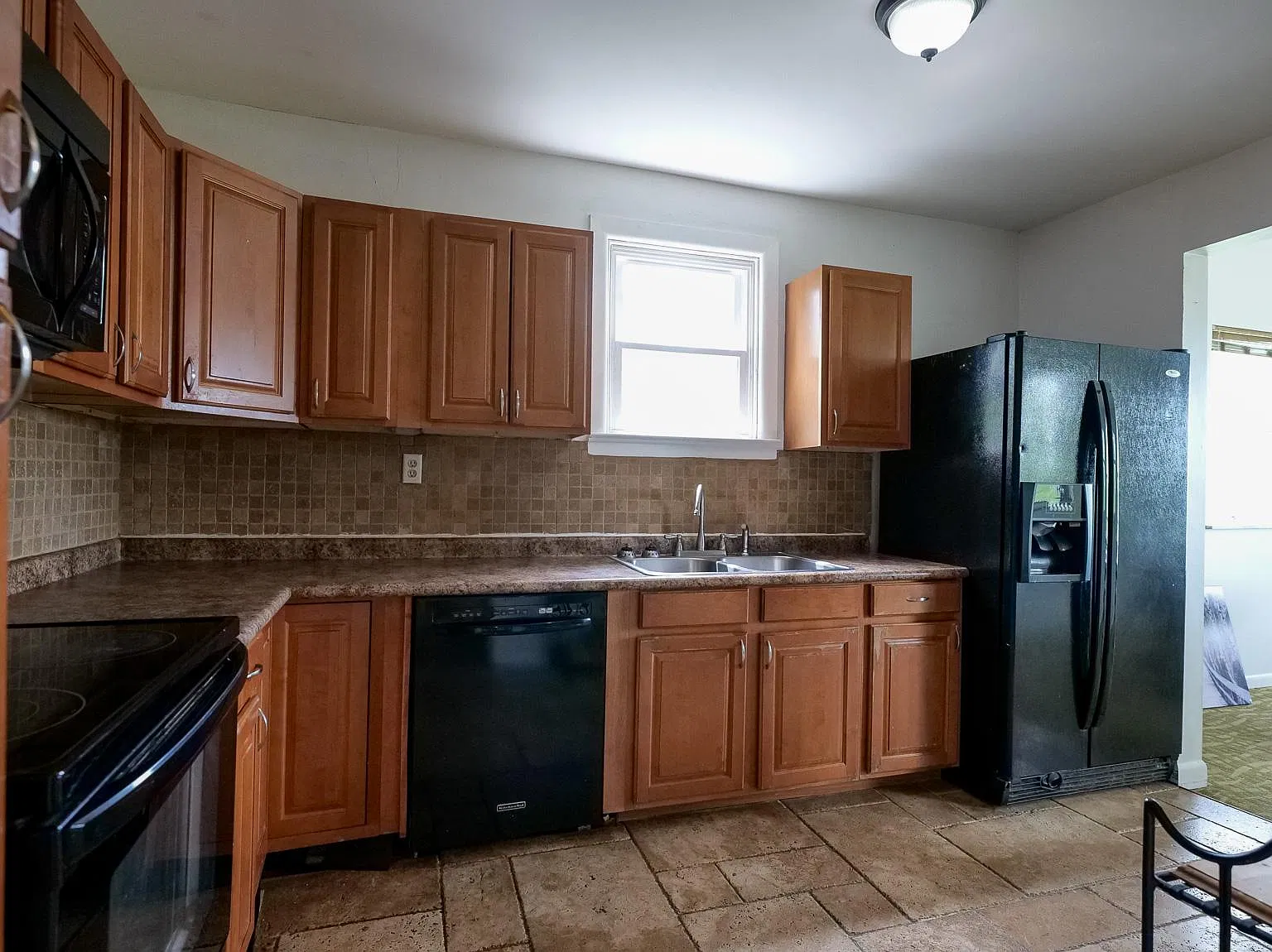 4 bed, 2095 sqft, $2,999 — Photo 3
