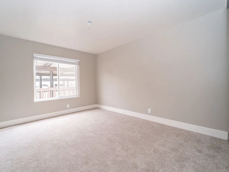 Mission Heights Apartments — Photo 27