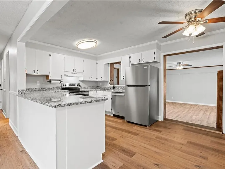423 Sheffield Dr — Photo 19