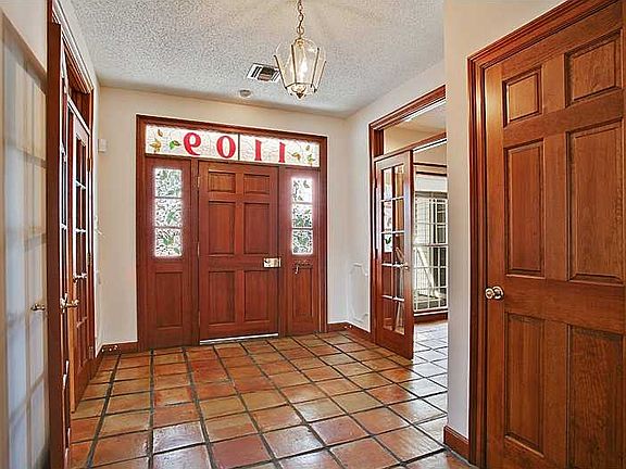 3rd image of 1109 Transcontinental Dr