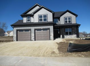 1700 Arbor Vista Dr, West Bend, WI 53095
