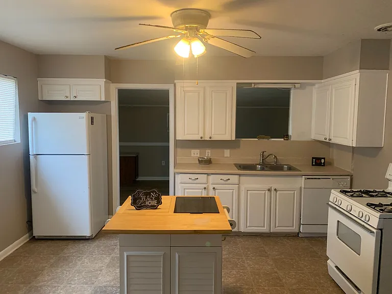 905 Rickey Pl — Photo 2