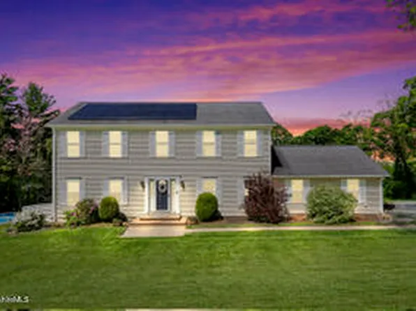 19 Terrace Dr, New Lebanon, NY 12125