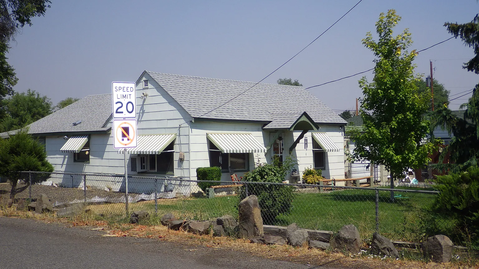 2001 E Mead Ave photo 1