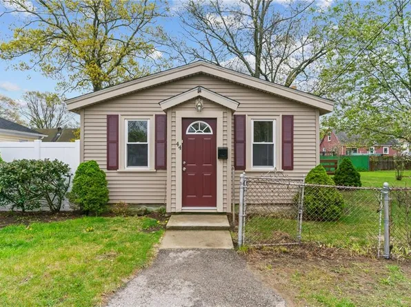 44 Northup St, Warwick, RI 02889