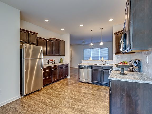 4th image of 825 Glasford Sq APT 102