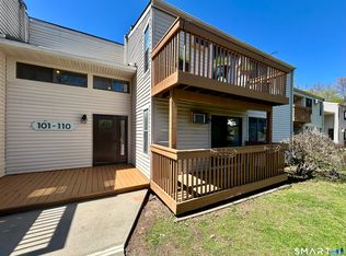 104 Woodland Dr #104, Cromwell, CT 06416