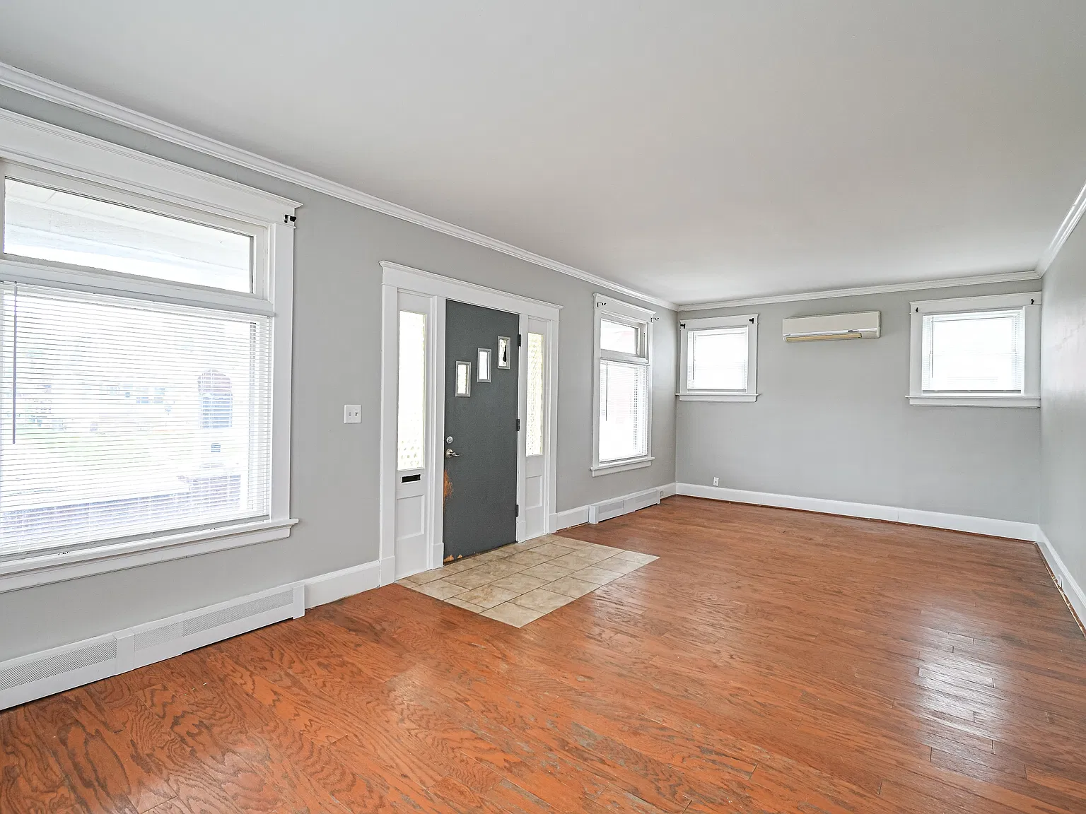 5409-5411 Carthage Avenue - 5409-1 — Photo 4
