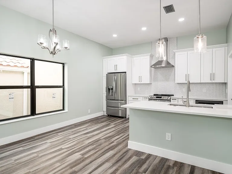 7481 Campo Florido — Photo 3