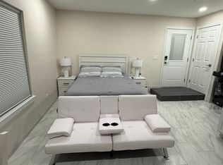2889 Escuela St #B, Las Vegas, NV 89121
