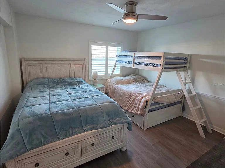 400 64th Ave #405 — Photo 31