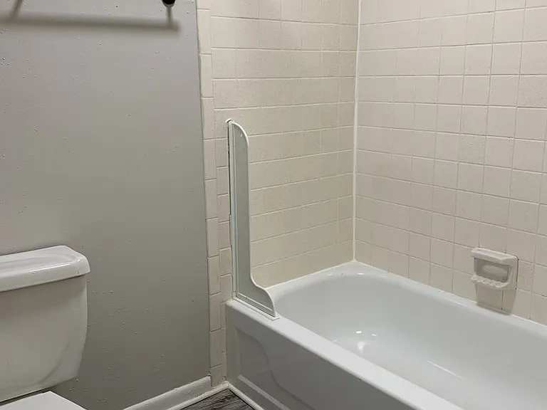 225 Village Ln #D — Photo 12