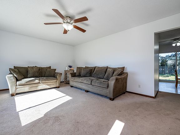 5th image of 1011 Lausman Dr