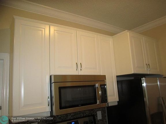 4th image of 2163 Madeira Dr