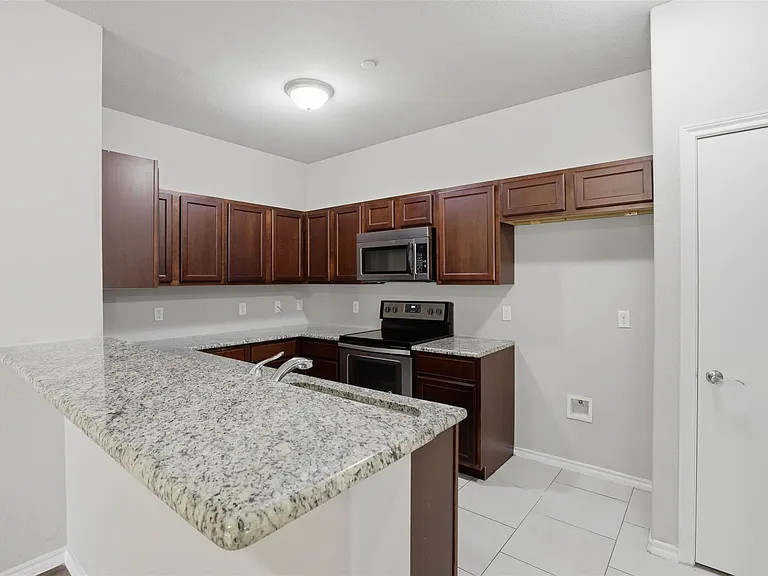 514 E Hazelwood St #B — Photo 3