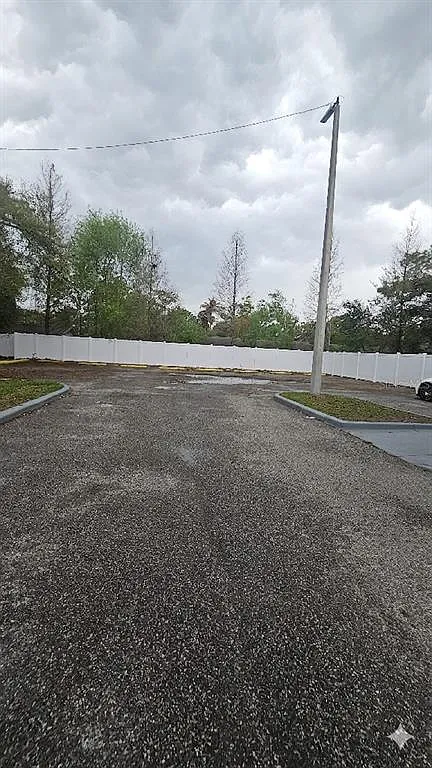 4 bed, 2.0 bath, 1196 sqft, $2,200 — Photo 3