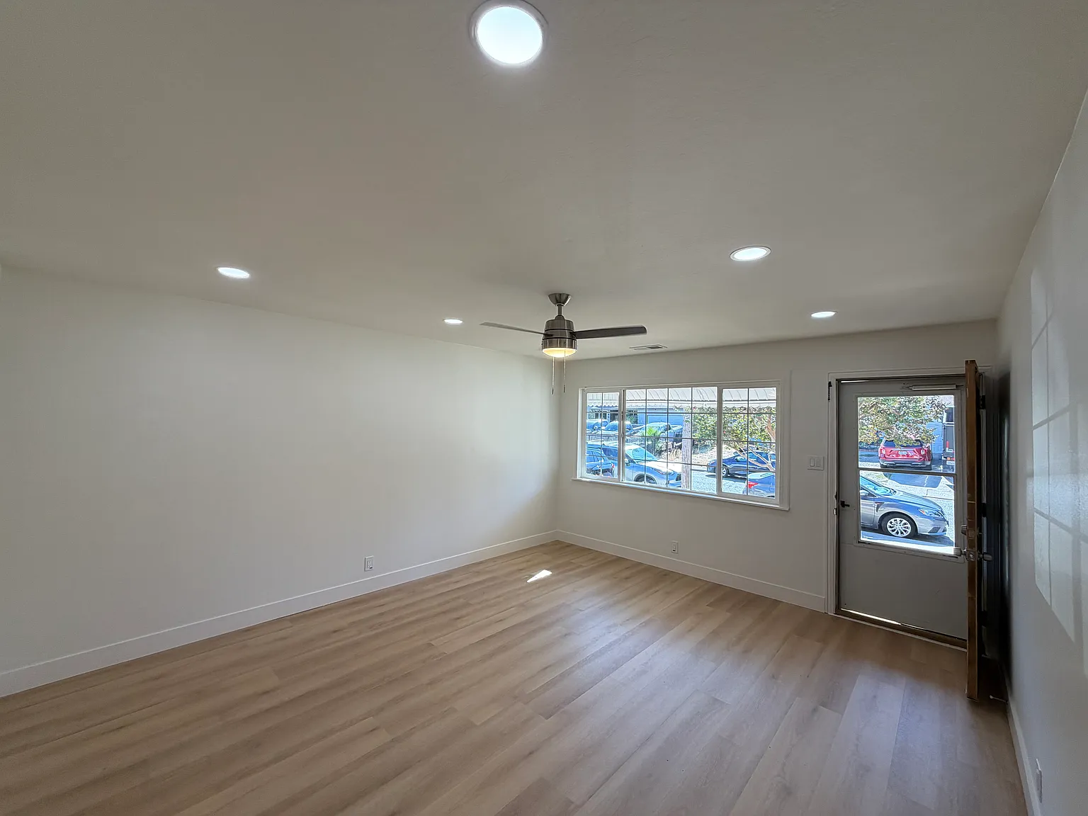 3 bed, 1032 sqft, $2,750 — Photo 3