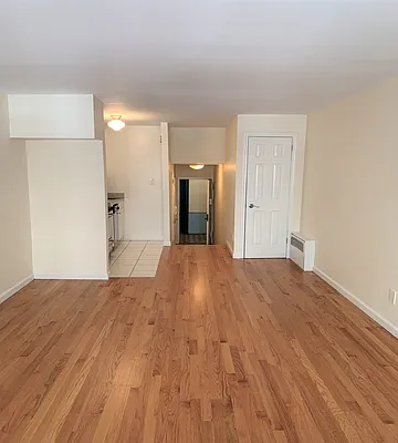 Rented by Manhattan Realty Group | media 24