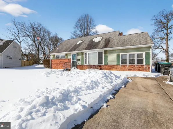 8 Swanson Dr, Wilmington, DE 19808