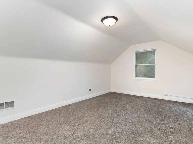 3245 Koenig Ave — Photo 14