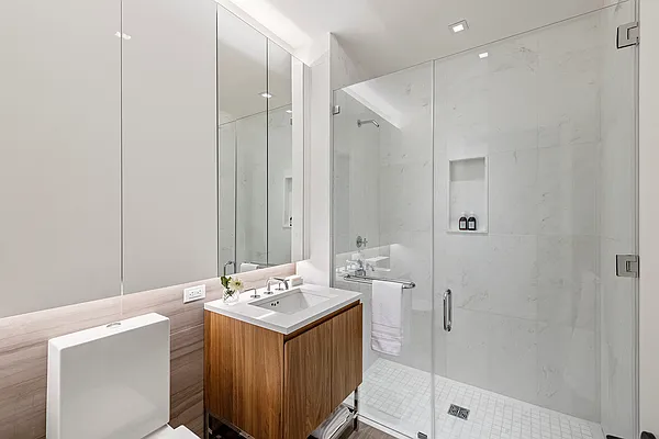 Bathroom, photo 1