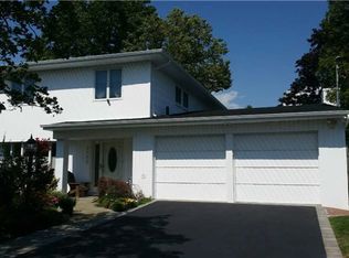 2955 Joyce Ln, Merrick, NY 11566