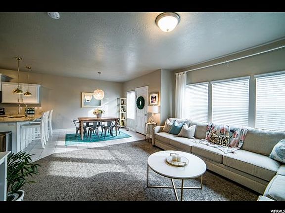 4th image of 1632 N Venetian Way