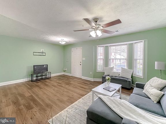 3rd image of 108 Hibiscus Ct