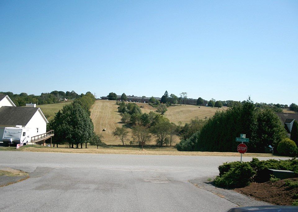 2nd image of 600 Wytheview Dr