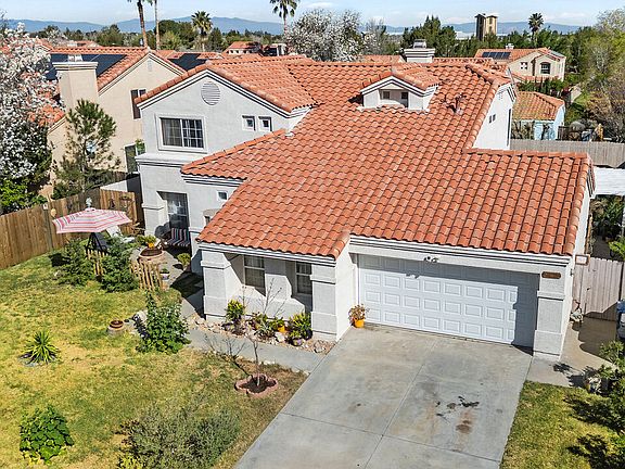 2nd image of 1631 Roseglen Pl