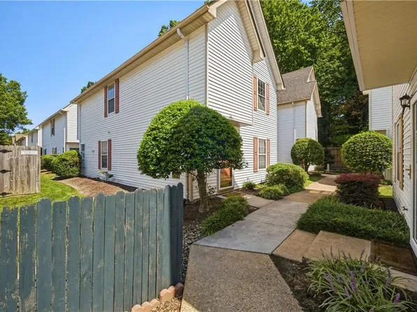 952 Gas Light Ln, Virginia Beach, VA 23462