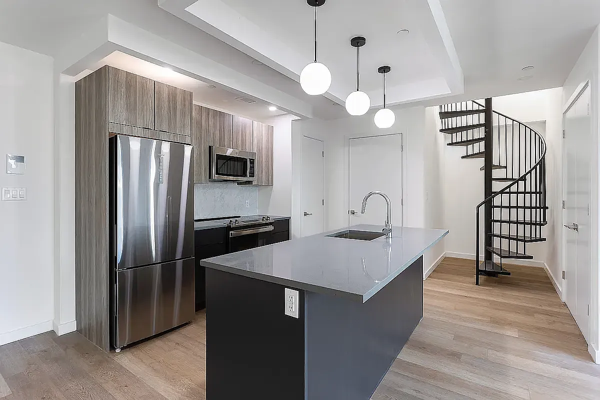 1000 Lorimer Street — Photo 2