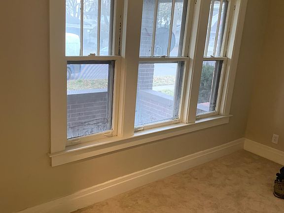 3rd image of 2208 Woodlawn Ave #1